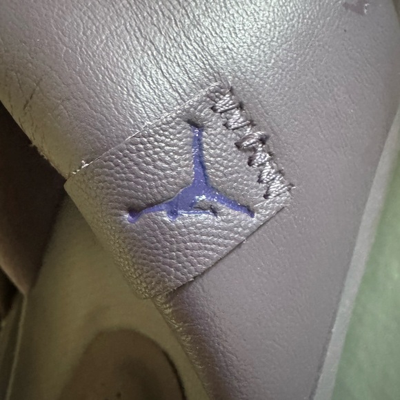 Air Jordan Sophia Purple slides - Picture 5 of 7